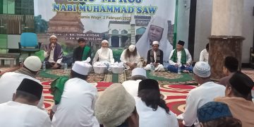 Kajian Isro’ Mi’roj, Jamaah Padati Masjid Baitul Amin Kedanyang, Gresik