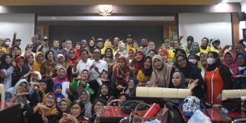 Lewat Program Tular Nalar, Dosen Komunikasi Surabaya Ajak 100 Lansia Pahami Keamanan Data Pribadi