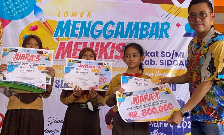 SMP Sepuluh Nopember Kenalkan Sekolahnya Melalui Lomba Menggambar