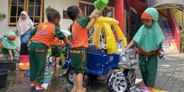 Peringati Hari Air se Dunia KB-TK Al Muslim Sidoarjo Gelar ‘Festival Air’