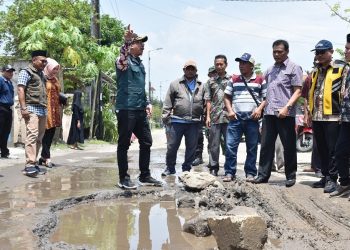 Bupati Sidak Jalan Rusak Parah Tarik-Mlirip Pastikan Dibeton Tahun 2023