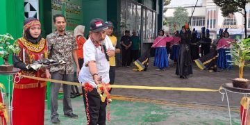 Ribuan Siswa Gelar Pawai Seni Budaya Peringati Harlah MAN Sidoarjo ke 44