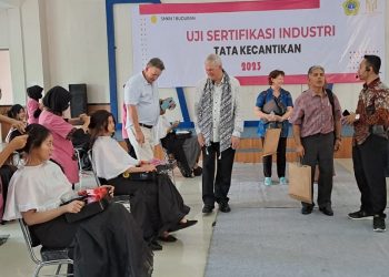 Delegasi Australia Barat Kagumi Karya Siswa SMK Negeri 1 Buduran