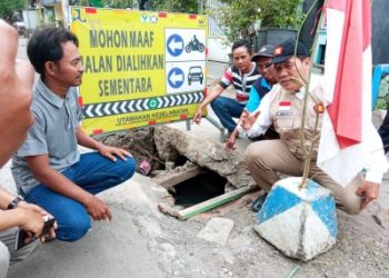 Jalan Desa Siwalanpaji Rusak Parah, BHS : Ini Memalukan Sekali, Sudah 3 Bulan Tidak Dibenahi