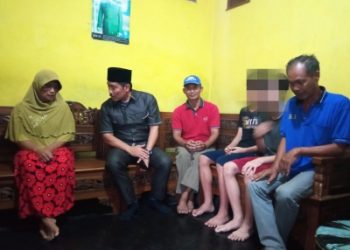 Tak Punya Akte Kelahiran, Kembar Asal Ploso Tak Bisa Sekolah