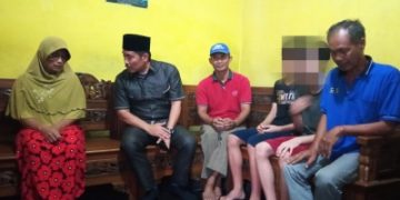 Tak Punya Akte Kelahiran, Kembar Asal Ploso Tak Bisa Sekolah
