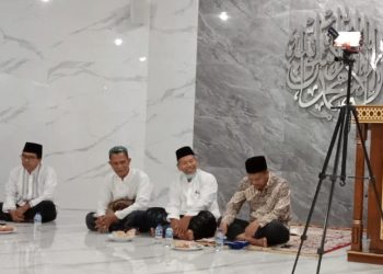 Safari Ramadhan di Masjid At Tanwir GDM, Camat Kebomas Tekankan Sinergitas Ulama-Umaro