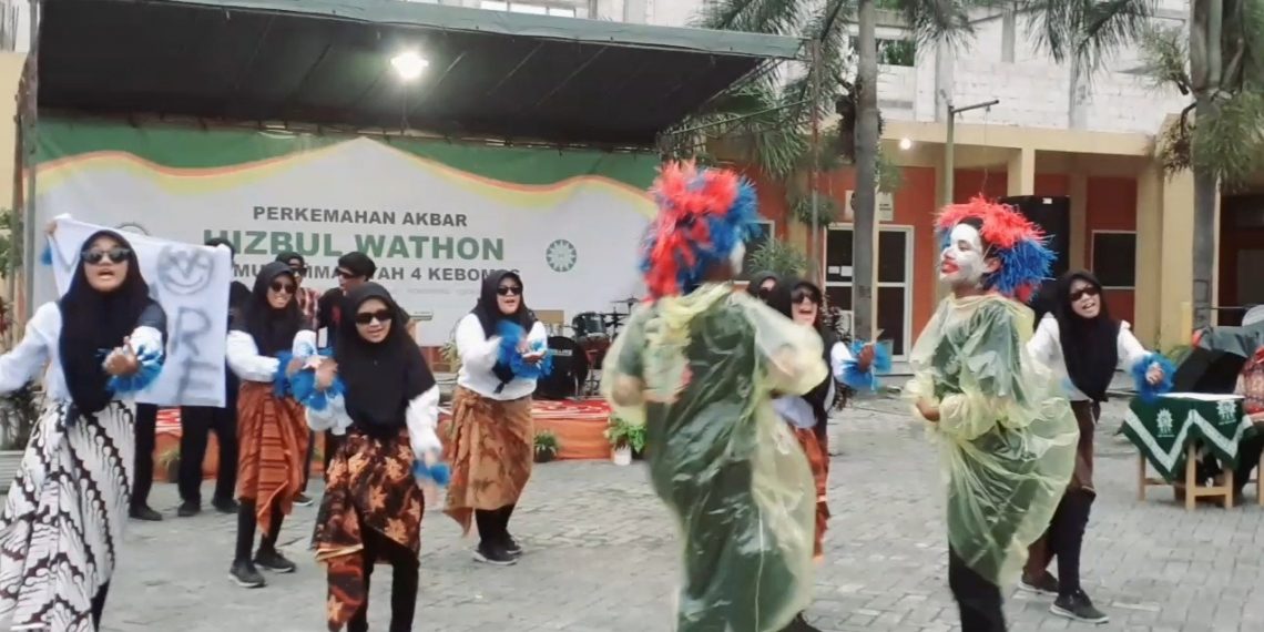 Ada ‘Sang Penari’ di English Camp Spemupat