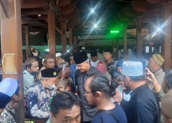 Ganjar Pranowo Ziarahi Makam Sunan Gresik dan Sunan Giri, Dihadiri Ketua DPC PPP dan Wabup Gresik