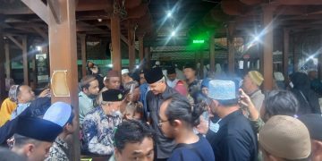 Ganjar Pranowo Ziarahi Makam Sunan Gresik dan Sunan Giri, Dihadiri Ketua DPC PPP dan Wabup Gresik