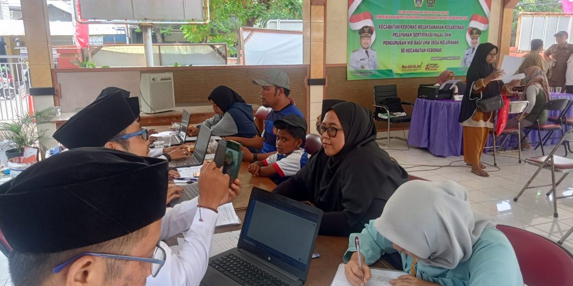 Warga Kebomas Gresik Antusias Berburu Sertikat Halal Produk Makanan-Minuman