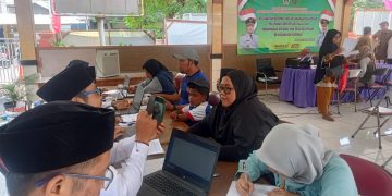 Warga Kebomas Gresik Antusias Berburu Sertikat Halal Produk Makanan-Minuman