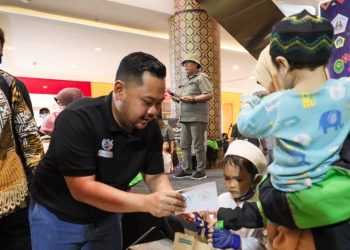 Peringati HPN, KWG Santuni Anak Yatim dan Berikan Bingkisan ke Ojol Perempuan