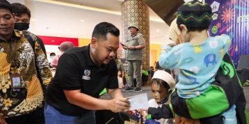 Peringati HPN, KWG Santuni Anak Yatim dan Berikan Bingkisan ke Ojol Perempuan