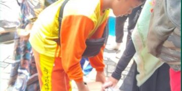 Lakukan Aksi Simpatik, Siswa SD Ini Punguti Sampah di Area Musyda Muhammadiyah Sidoarjo