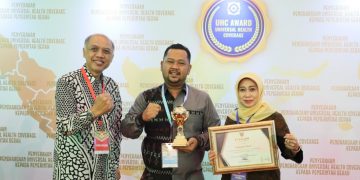 Kepesertaan 99,64%, Gresik Terima Penghargaan Pemda Berstatus UHC