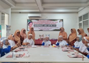 DWP SMKN 2 Buduran Peringati Hari Kartini Dengan Lomba Merias