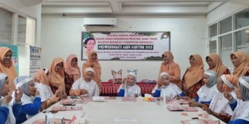 DWP SMKN 2 Buduran Peringati Hari Kartini Dengan Lomba Merias
