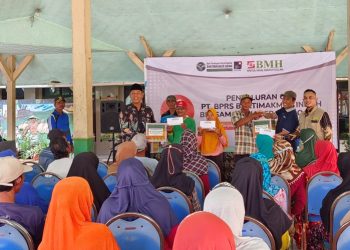 Salurkan Paket Sembako Berkah, Sinergi BPRS Baktimakmur Indah dan Laznas BMH