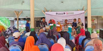 Salurkan Paket Sembako Berkah, Sinergi BPRS Baktimakmur Indah dan Laznas BMH