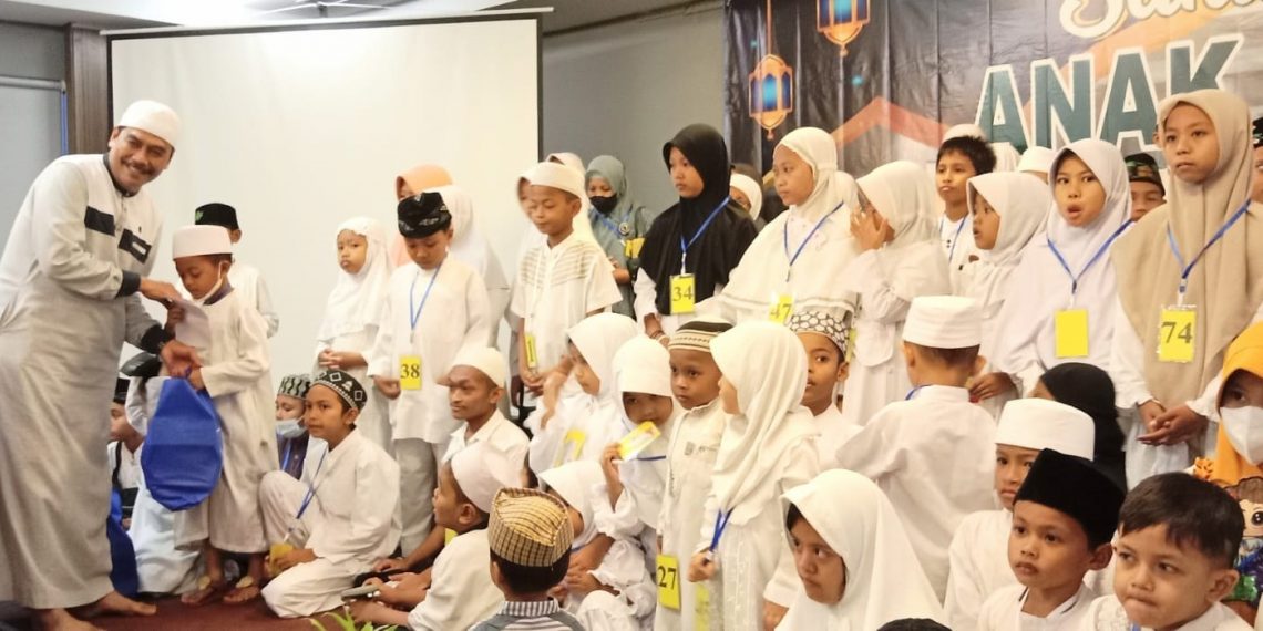Bersama Mbolang City, Mantan Wabup Qosim  Santuni Anak Yatim dan Anjal