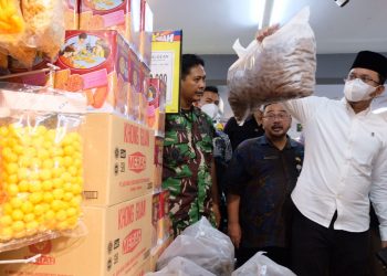 Bupati Sidoarjo Beri Apresiasi Kepada Swalayan Yang Taat Aturan