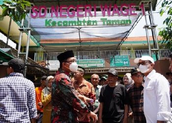 Bupati Sidak SDN Wage 1 Dan Beri Bantuan Sembako Korban Puting Beliung