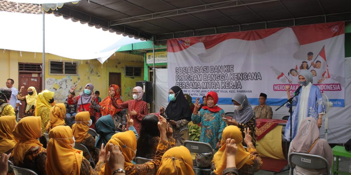 Arzeti dan BKKBN Beri Pencerahan Kader KB Tentang Penurunan Angka Stuting