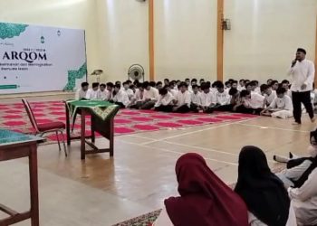 Siswa SMA Muhammadiyah 1 Taman Diajari Bersuci Yang Benar Melalui Darul Arqom