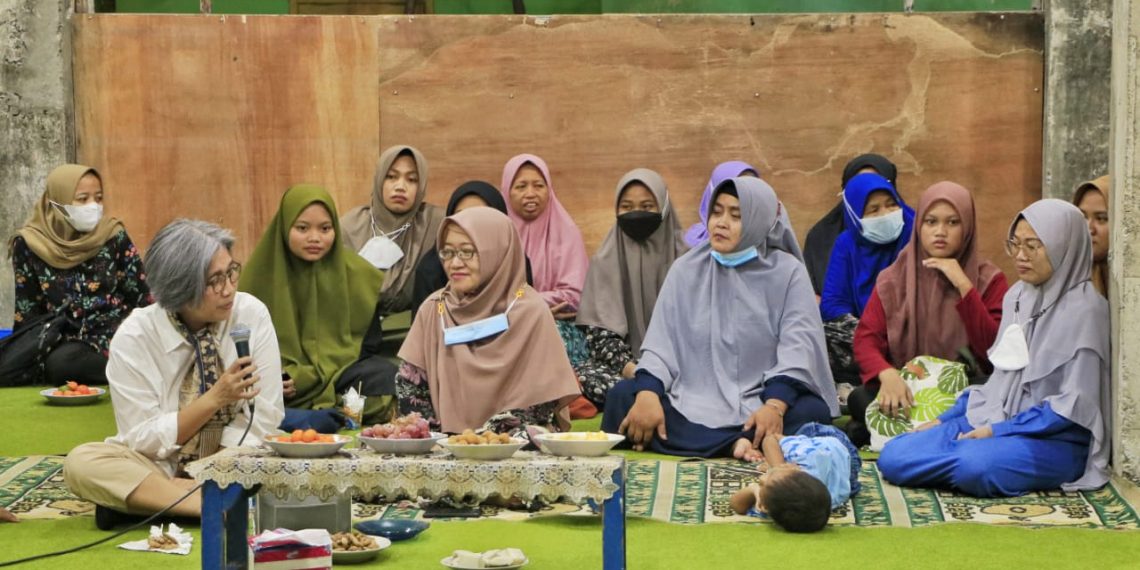 Anggota Komisi XI DPR RI Indah Kurnia Safari Ramadan di LDII Karangbong