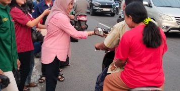 Penghujung Ramadhan, Kartar Bersama Pemdes Ketegan Gelar Buka Puasa Dan Bagi Ta’jil Gratis