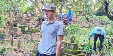 Sambut Lebaran, Warga Ndawung Randualas Bersih-bersih Makam