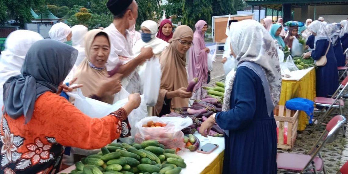 Masjid Agung Gresik – YDSF Gelar Pasar Murah Aneka Sayuran