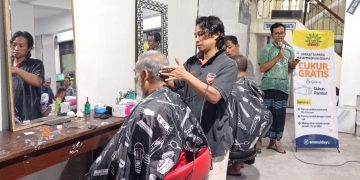 Unik, AMM Sidayu Layani Cukur Rambut Gratis Jelang Lebaran