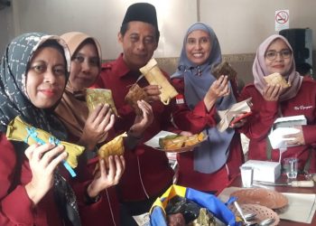 Pesta Ketupat dan Lepet Warnai Halal Bihalal PPK-PPS Se-Kecamatan Kebomas