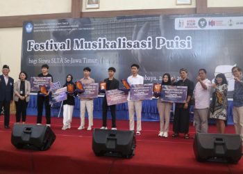 SMAN 15 Surabaya Juara  Festival Musikalisasi Puisi 2023