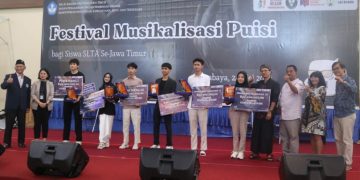SMAN 15 Surabaya Juara  Festival Musikalisasi Puisi 2023