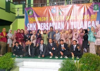 Kegembiraan siswa-siswi SMK Persatuan 1 Tulangan, Sidoarjo
