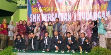 Kegembiraan siswa-siswi SMK Persatuan 1 Tulangan, Sidoarjo