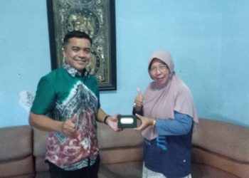 Prototipe Surveymeter Radiasi Buatan Deddy Rusdiana Diserahkan kepada BBKPM Makassar dan Departemen Fisika FMIPA Unhas Makassar
