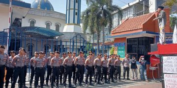 Jajaran Polres Pelabuhan Tanjung Perak Amankan Unras Aliansi Madura Indonesia