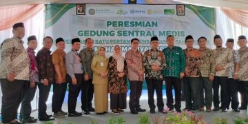 Haedar Nashir Resmikan Gedung Sentral Medis RSM Gresik dan FKG UM Surabaya