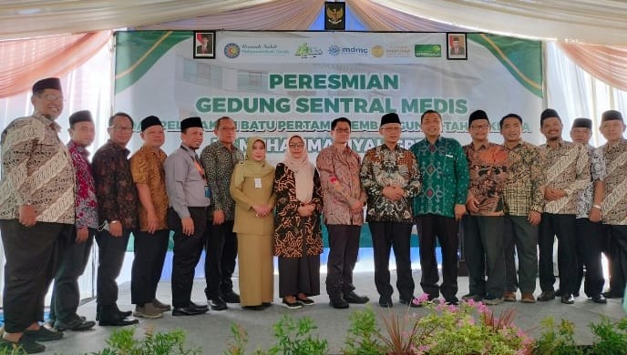 Haedar Nashir Resmikan Gedung Sentral Medis RSM Gresik dan FKG UM Surabaya