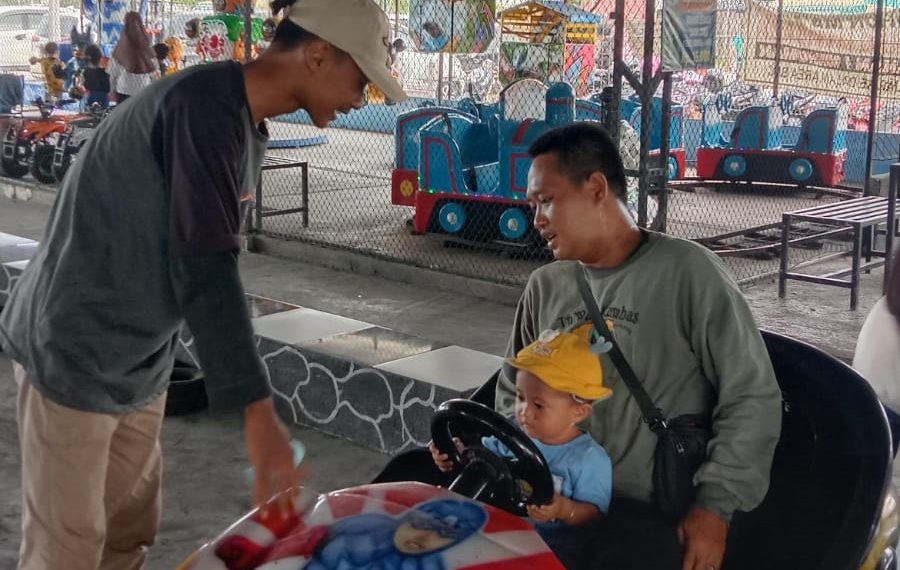 Demi Keluarga dan Ingin Kuliah, Siswa SMAM 4 Sidayu ini Semangat Sekolah Sambil Bekerja