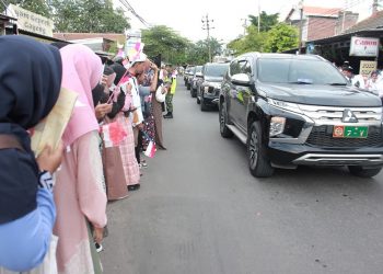 Ribuan Siswa SD SMP Sambut KSAD Jenderal TNI Dudung Abdurachman Resmikan Makam Aulia