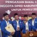 Jalan Kaki Diiringi Grup Drumband, DPD PAN Daftarkan Bacalegnya ke KPU Gresik