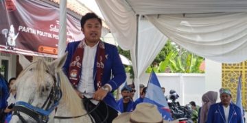 Tunggangi Kuda, Ketua Demokrat Daftarkan 50 Bacaleg ke KPU Sidoarjo