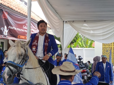 Tunggangi Kuda, Ketua Demokrat Daftarkan 50 Bacaleg ke KPU Sidoarjo
