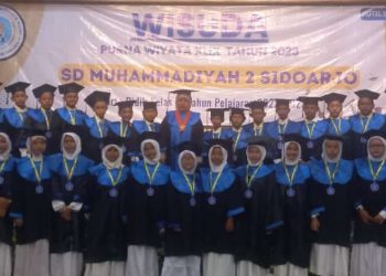 Wisuda ke-49 SD Muhammadiyah 2 Sidoarjo Suguhkan Musikalisasi Puisi Siswa Terbaik