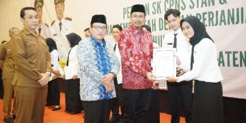 Bupati Sidoarjo Serahkan SK 1.161 PPPK Tenaga Kesehatan Formasi Tahun 2022